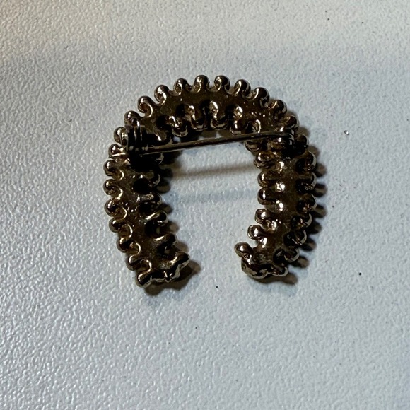 Horseshoe Brooch Pin Faux Pearl Rhinestone Gold Tone Lucky Charm Jewelry - Picture 2 of 3